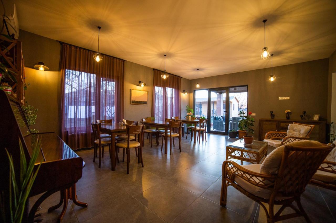 Savanna Guest House Dedoplis Tskaro Eksteriør billede